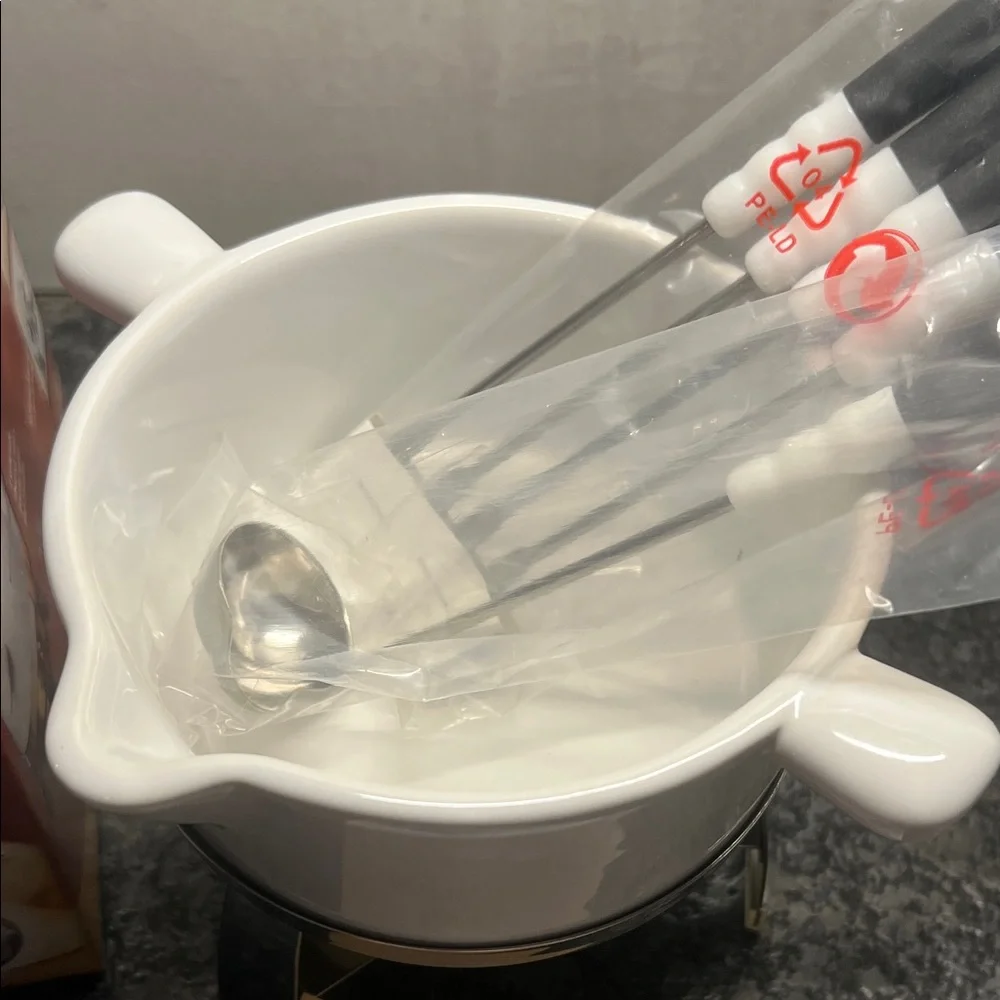 TRUDEAU White ceramic Fondue Set with Black Handles